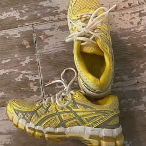 ASICS like new yellow shoes